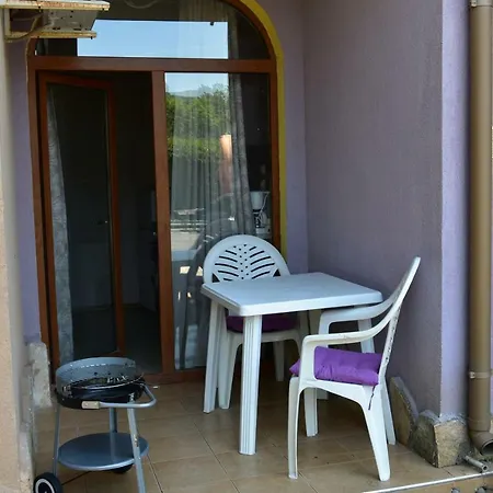 In Garden Beach Apartment *