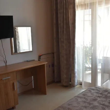 In Garden Beach Apartment *